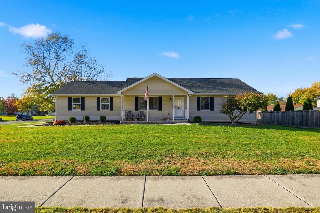 2611 ROCK CREEK DR, Dover, PA 17315