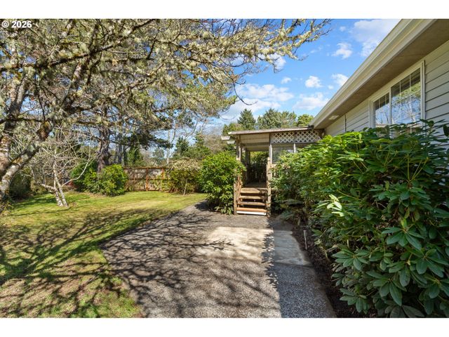1480 S EDGEWOOD St, Seaside, OR 97138