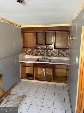 1213 CRESTVIEW RD, Darby, PA 19023