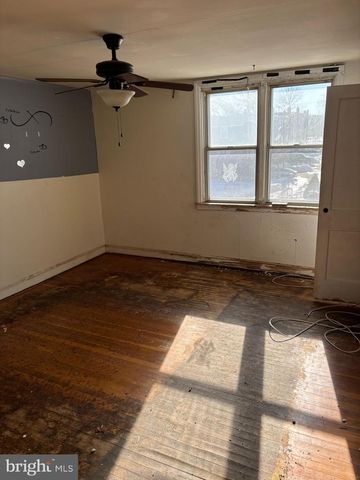 1213 CRESTVIEW RD, Darby, PA 19023