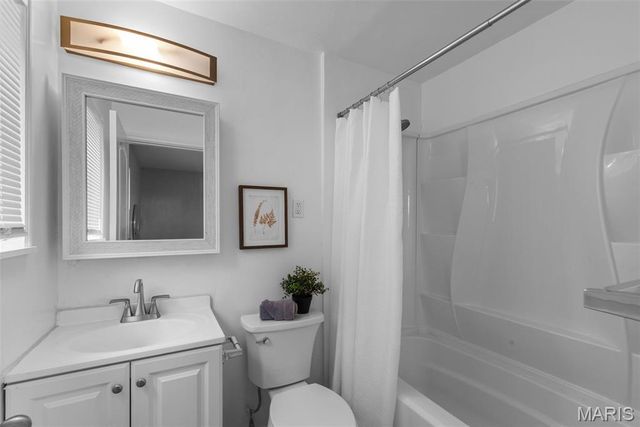 6064 W Cabanne Place, St Louis, MO 63112
