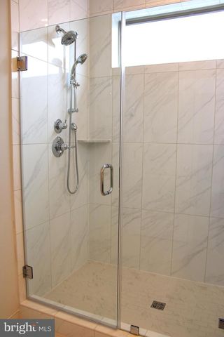 5040 OAKMOORE DR, Rockville, MD 20852