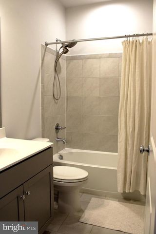 5040 OAKMOORE DR, Rockville, MD 20852