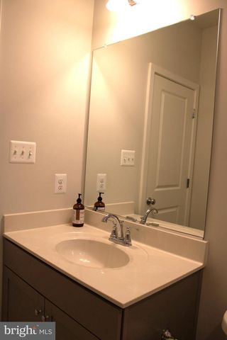 5040 OAKMOORE DR, Rockville, MD 20852