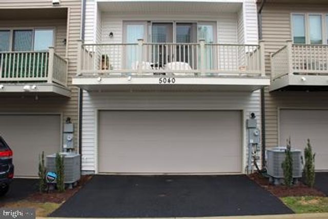 5040 OAKMOORE DR, Rockville, MD 20852