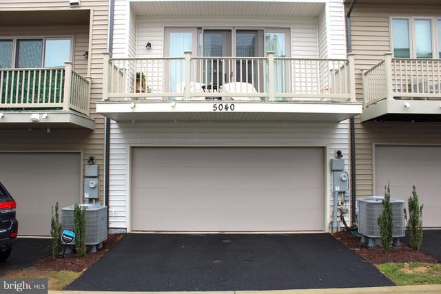 5040 OAKMOORE DR, Rockville, MD 20852