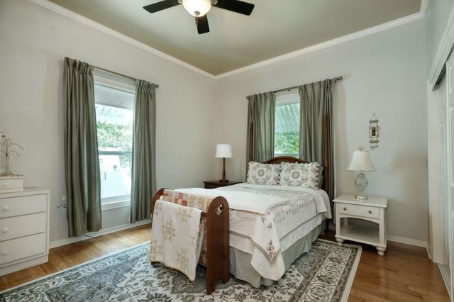 919 Fowzer ST, Taylor, TX 76574