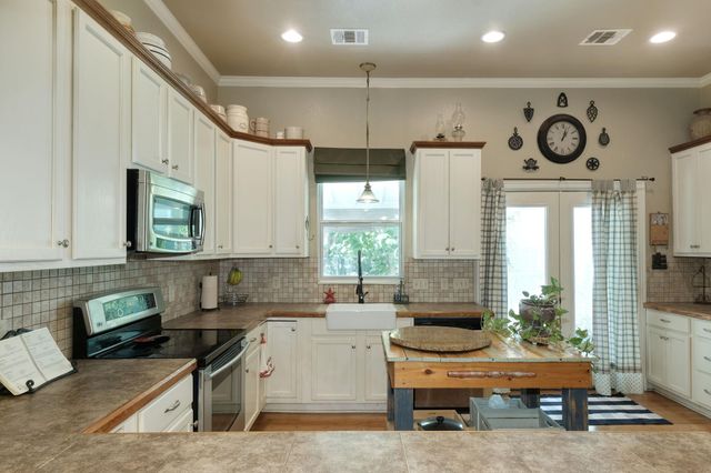 919 Fowzer ST, Taylor, TX 76574