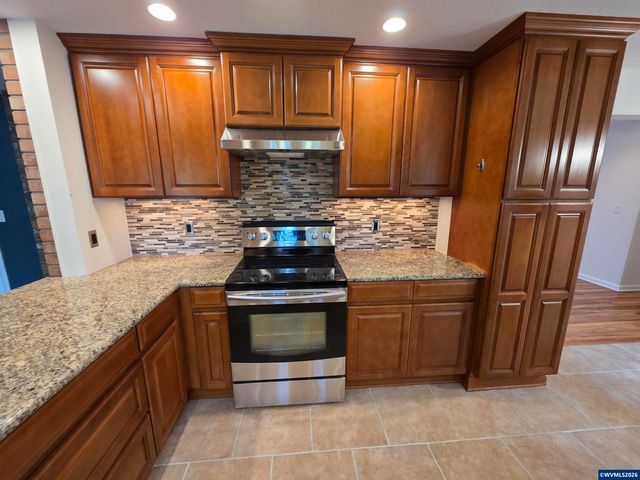 720 Ventura St N, Keizer, OR 97303