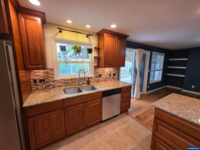 720 Ventura St N, Keizer, OR 97303