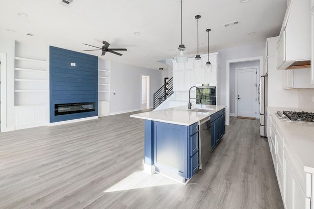 5717 Lost Horizon DR 2, Austin, TX 78759