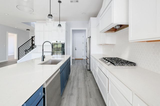 5717 Lost Horizon DR 2, Austin, TX 78759