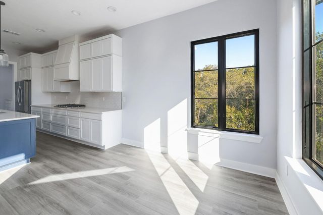 5717 Lost Horizon DR 2, Austin, TX 78759