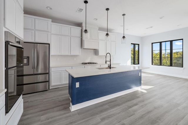 5717 Lost Horizon DR 2, Austin, TX 78759