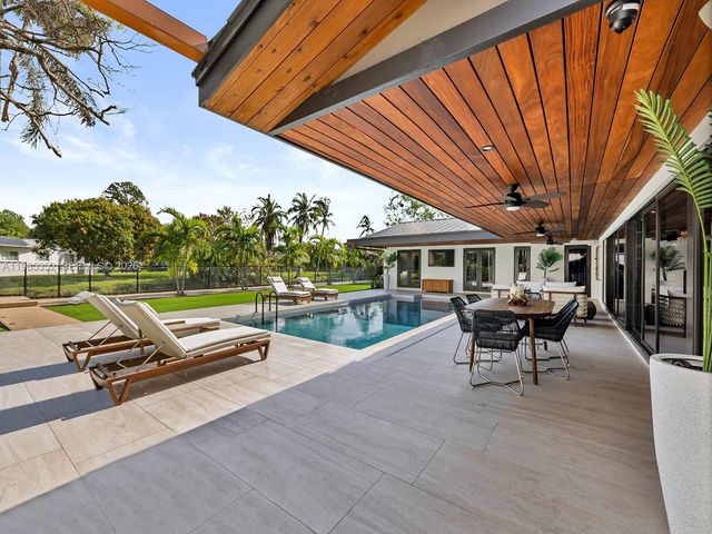 7945 SW 141st Ter, Palmetto Bay, FL 33158