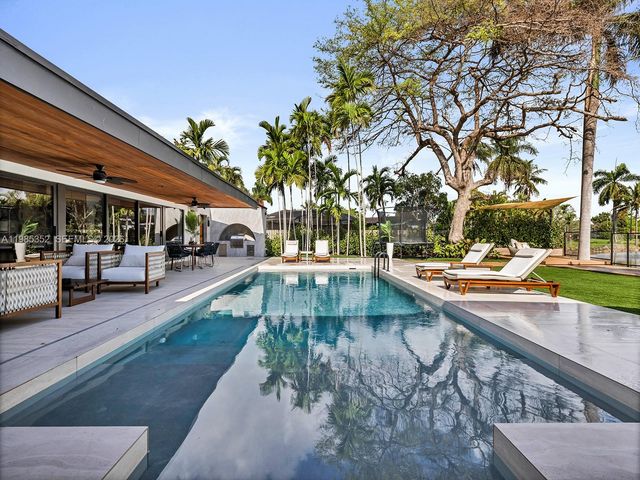 7945 SW 141st Ter, Palmetto Bay, FL 33158