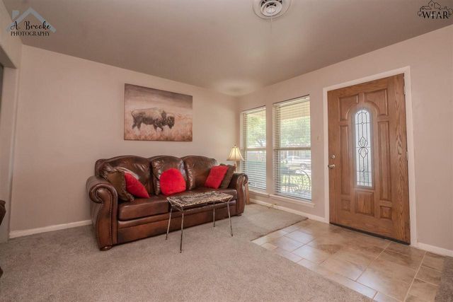 4518 HOLLANDALE AVENUE, Wichita Falls, TX 76302