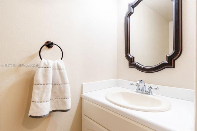 8980 Palm Tree Ln 8980, Pembroke Pines, FL 33024