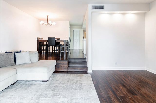 8980 Palm Tree Ln 8980, Pembroke Pines, FL 33024