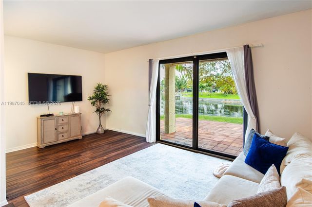 8980 Palm Tree Ln 8980, Pembroke Pines, FL 33024