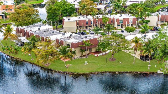 8980 Palm Tree Ln 8980, Pembroke Pines, FL 33024