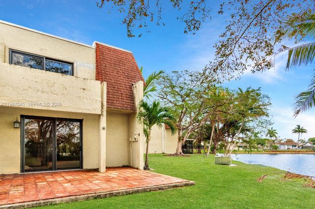 8980 Palm Tree Ln 8980, Pembroke Pines, FL 33024