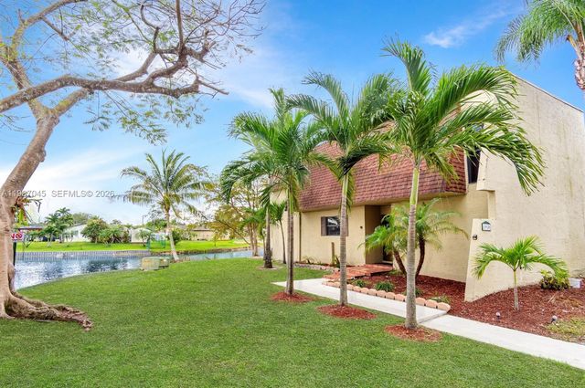 8980 Palm Tree Ln 8980, Pembroke Pines, FL 33024