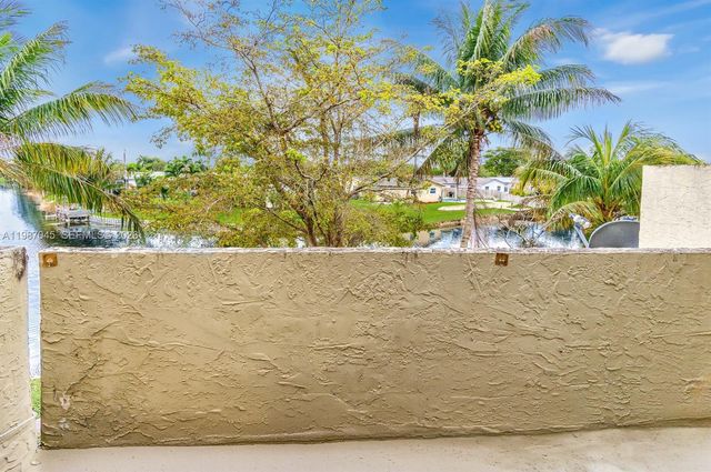 8980 Palm Tree Ln 8980, Pembroke Pines, FL 33024