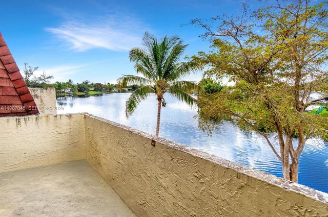 8980 Palm Tree Ln 8980, Pembroke Pines, FL 33024