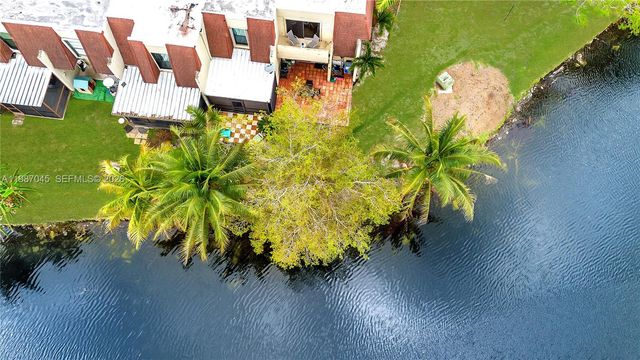 8980 Palm Tree Ln 8980, Pembroke Pines, FL 33024