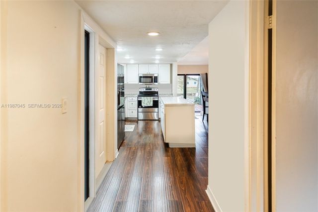 8980 Palm Tree Ln 8980, Pembroke Pines, FL 33024