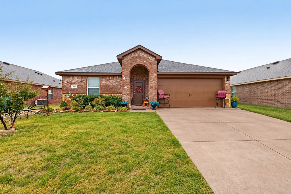 728 Meadow Creek Lane, Royse City, TX 75189