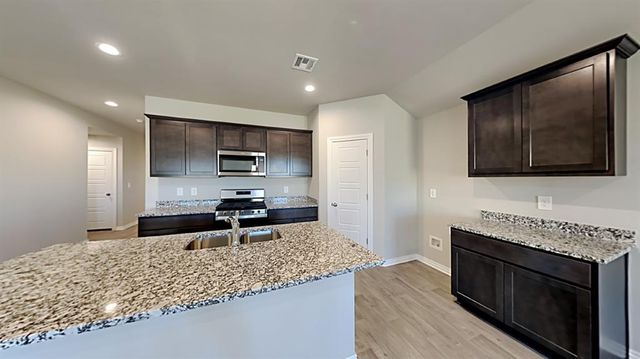 4200 Colt Drive, Mustang, OK 73064