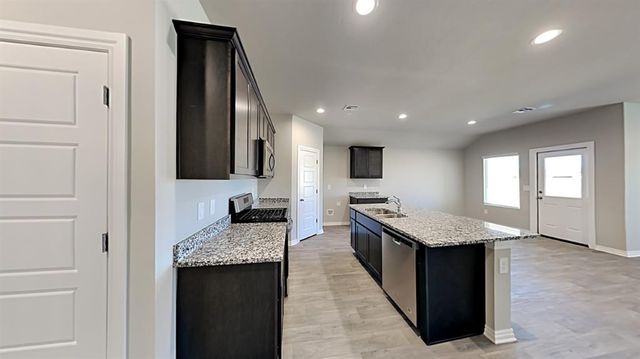 4200 Colt Drive, Mustang, OK 73064