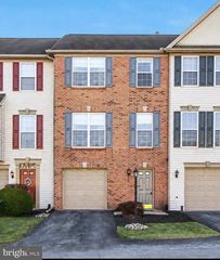122 CHANDLER DR #122, Red Lion, PA 17356