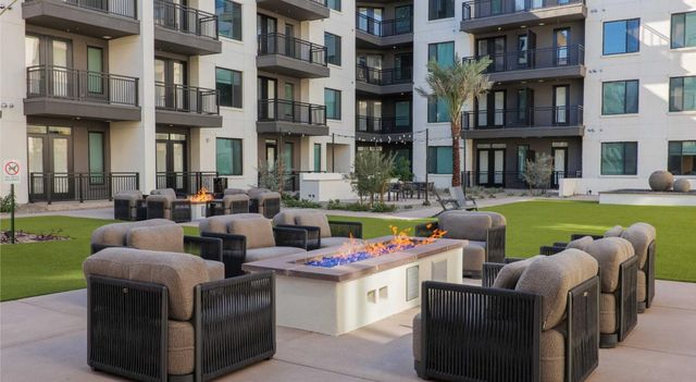 500 E Rivulon Boulevard S1, Gilbert, AZ 85295