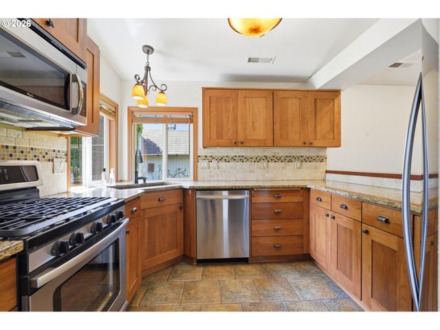 15014 Se MEADOW PARK Dr, Vancouver, WA 98683