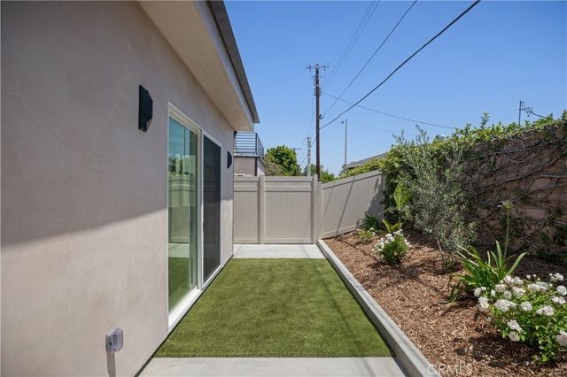 10053 Amestoy Avenue, Northridge, CA 91325