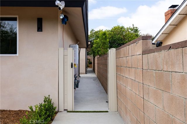 10053 Amestoy Avenue, Northridge, CA 91325