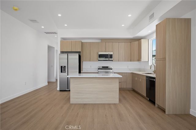 10053 Amestoy Avenue, Northridge, CA 91325