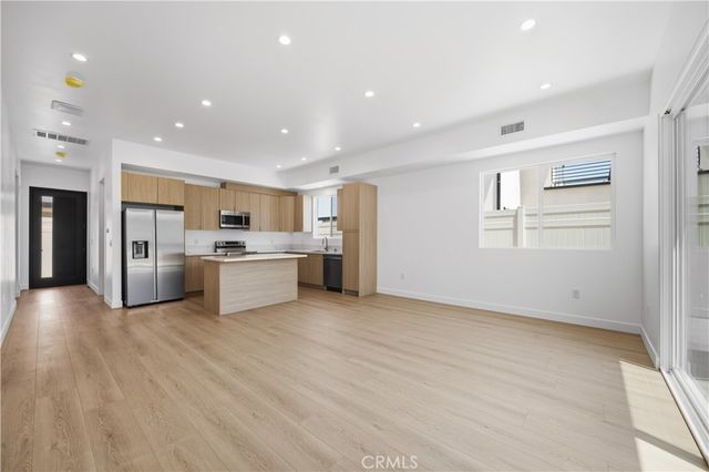 10053 Amestoy Avenue, Northridge, CA 91325