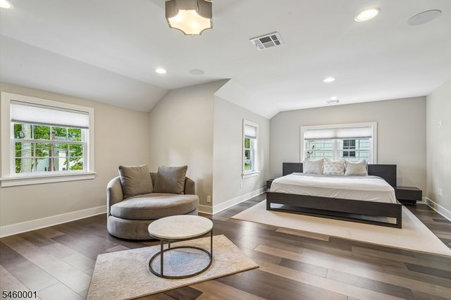18 LOWELL AVE, Summit City, NJ 07901