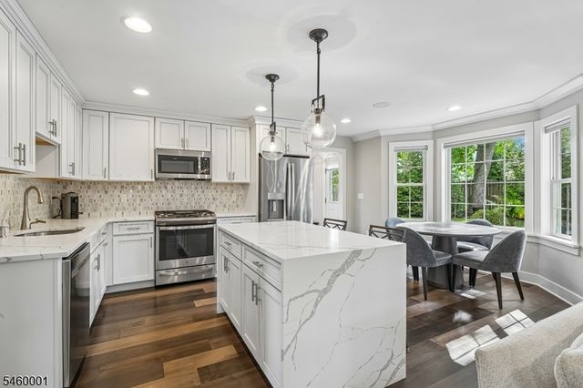 18 LOWELL AVE, Summit City, NJ 07901
