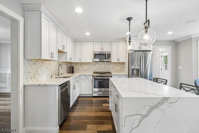 18 LOWELL AVE, Summit City, NJ 07901