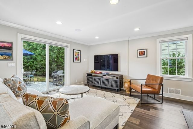 18 LOWELL AVE, Summit City, NJ 07901