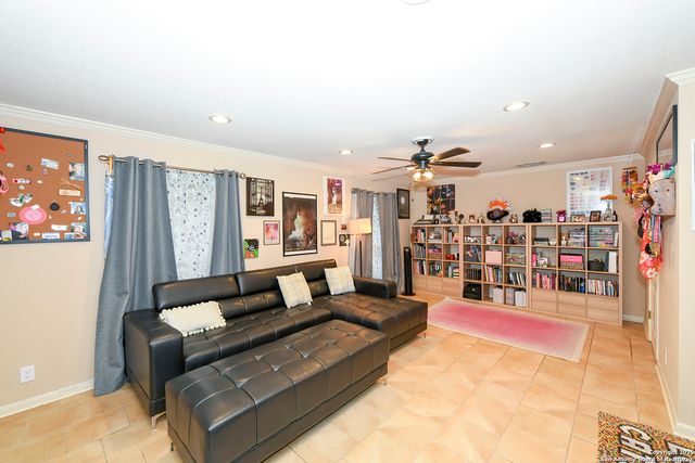 8315 Delphian, Universal City, TX 78148