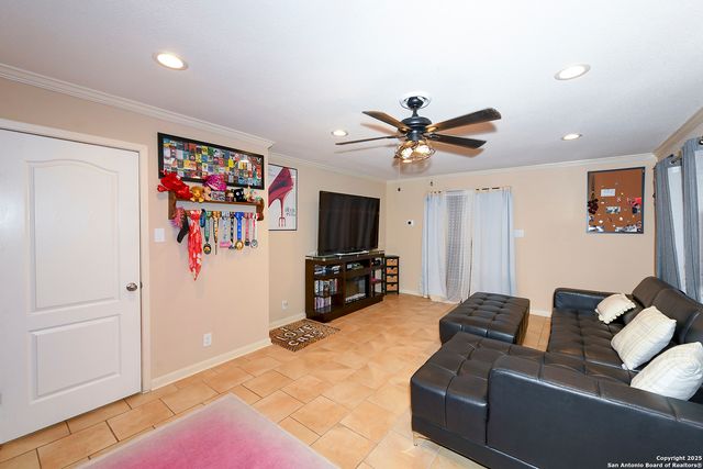 8315 Delphian, Universal City, TX 78148