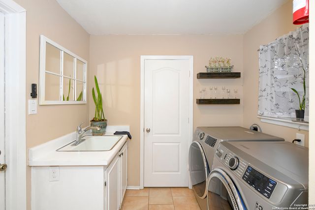 8315 Delphian, Universal City, TX 78148