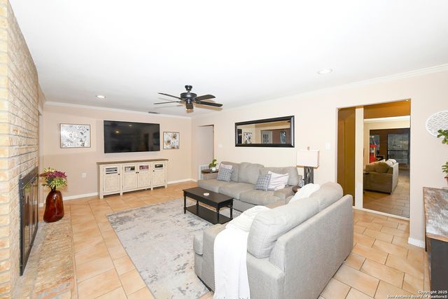 8315 Delphian, Universal City, TX 78148