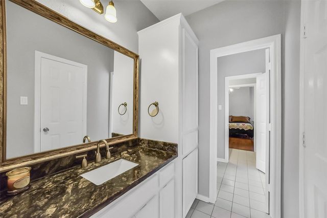 1260 Fries Road, Houston, TX 77055